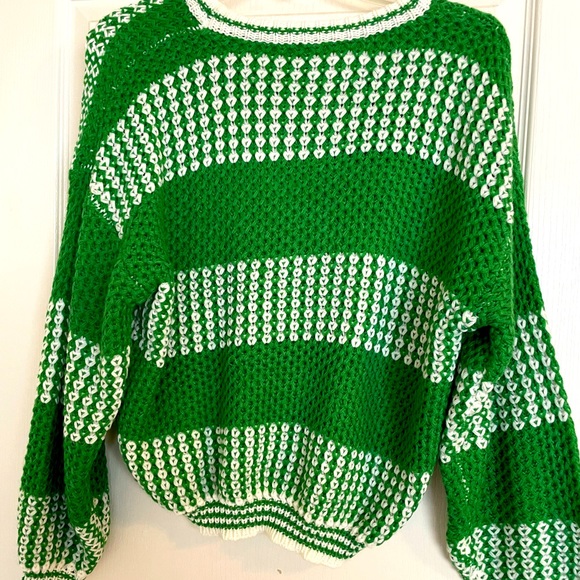 green sweater - Picture 1 of 1